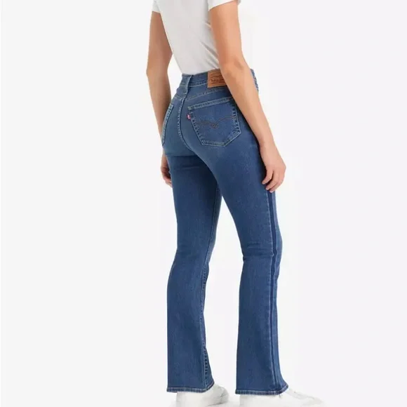 Levi’s 725 High Rise Bootcut Jeans - Picture 3 of 9